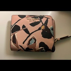 Kate Spade ♠️ small bifold wallet